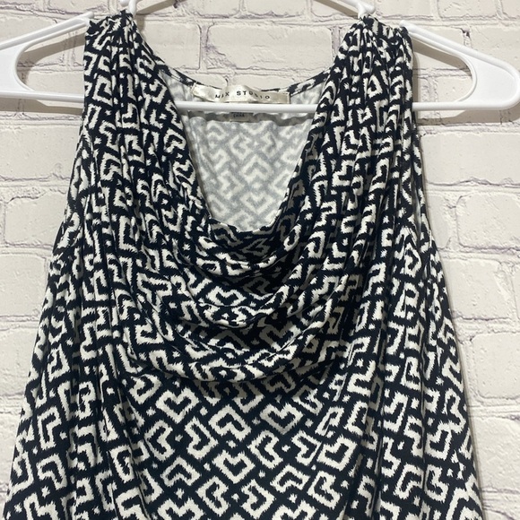 Max studio no sleeves blouse - Picture 3 of 8